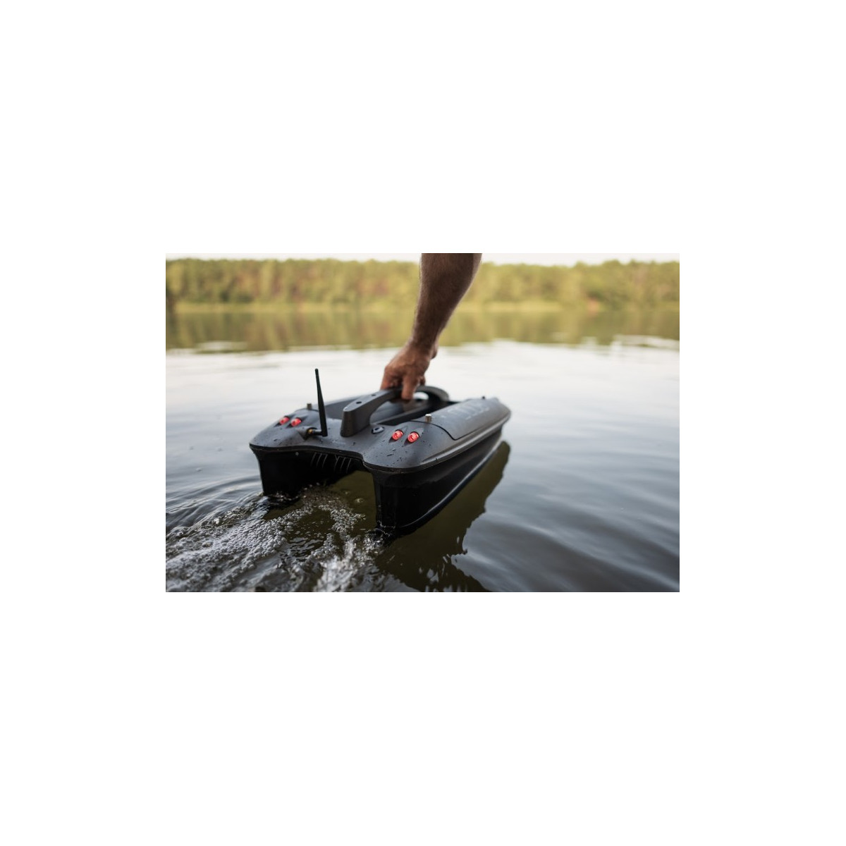 lodka-zanetowa-deeper-quest-baitboat-deeper lodka-zanetowa-deeper-quest-baitboat-deeper