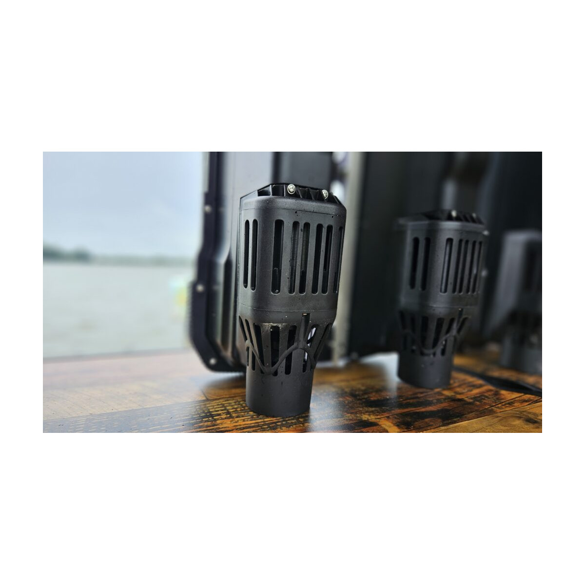 Łódka zanętowa Boatman Vulcan GPS Black Łódka zanętowa Boatman Vulcan GPS Black