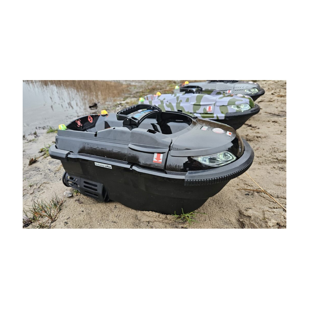 Łódka zanętowa Boatman Vulcan GPS Black Łódka zanętowa Boatman Vulcan GPS Black