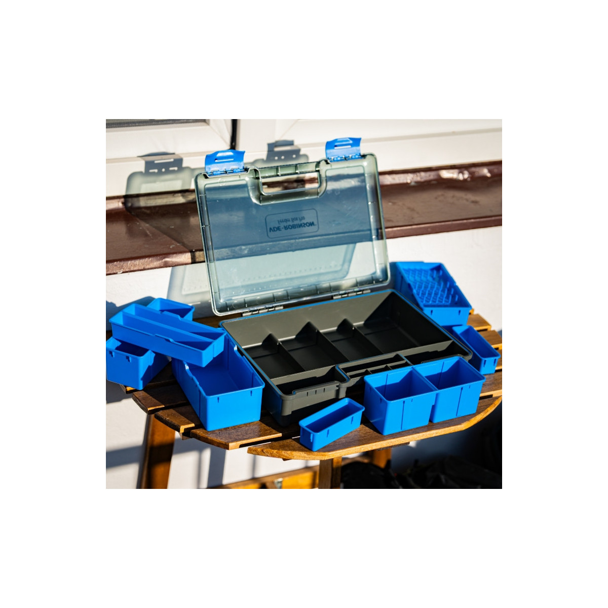 Organizer VDE-Robinson Feeder Box Pro 35x22x7cm Organizer VDE-Robinson Feeder Box Pro 35x22x7cm