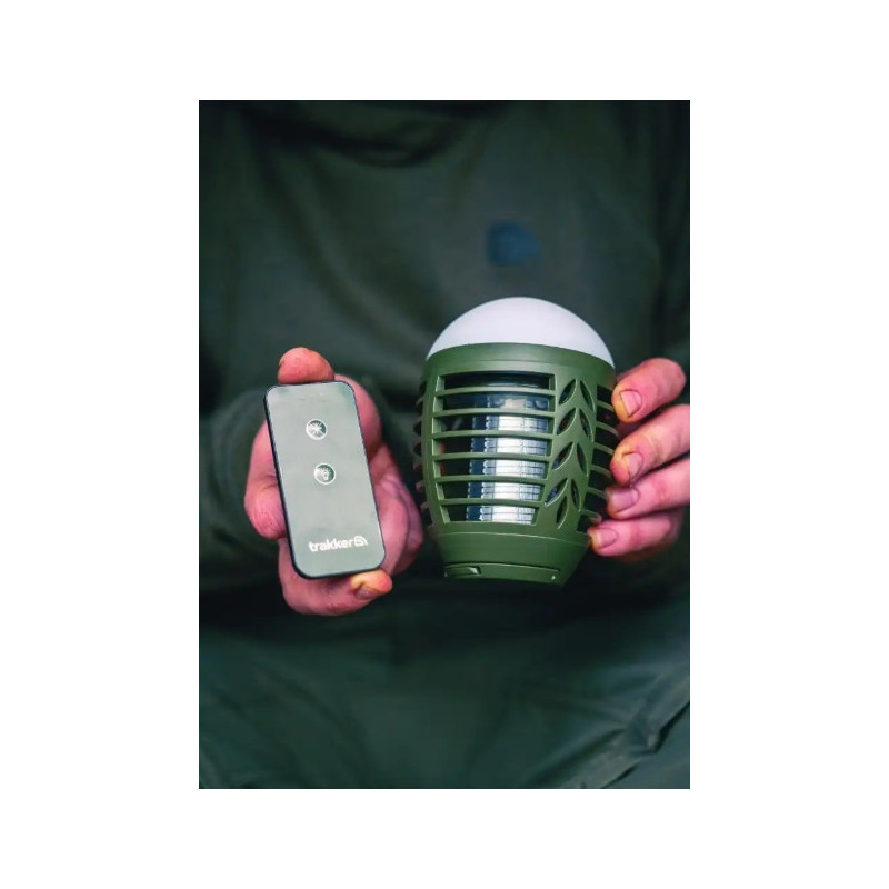 Lampa owadobójcza z wbudowaną baterią sterowana pilotem Trakker Remote Bug Blaster 13,1x9,3cm Lampa owadobójcza z wbudowaną baterią sterowana pilotem Trakker Remote Bug Blaster 13,1x9,3cm