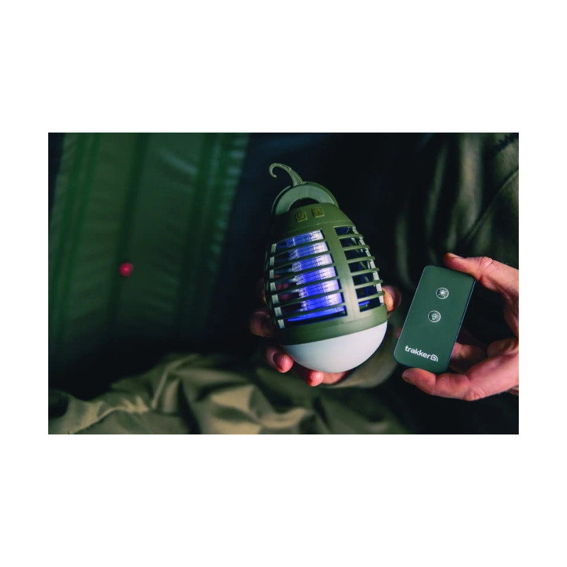 Lampa owadobójcza z wbudowaną baterią sterowana pilotem Trakker Remote Bug Blaster 13,1x9,3cm Lampa owadobójcza z wbudowaną baterią sterowana pilotem Trakker Remote Bug Blaster 13,1x9,3cm