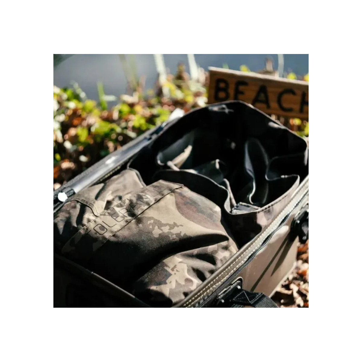 Torba Nash Subterfuge Waterbox Carryall Large 47L 27x58x30cm Torba Nash Subterfuge Waterbox Carryall Large 47L 27x58x30cm