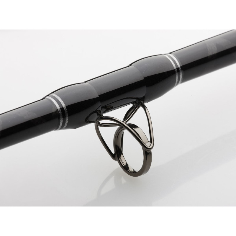 Wędka Madcat BLACK HEAVY DUTY 300cm / 200-300g Wędka Madcat BLACK HEAVY DUTY 300cm / 200-300g